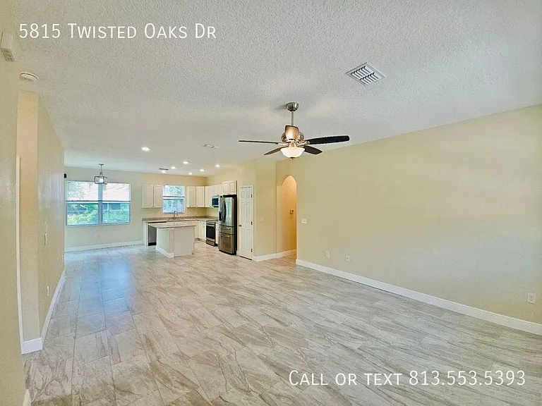 5815 Twisted Oaks Dr — Photo 10