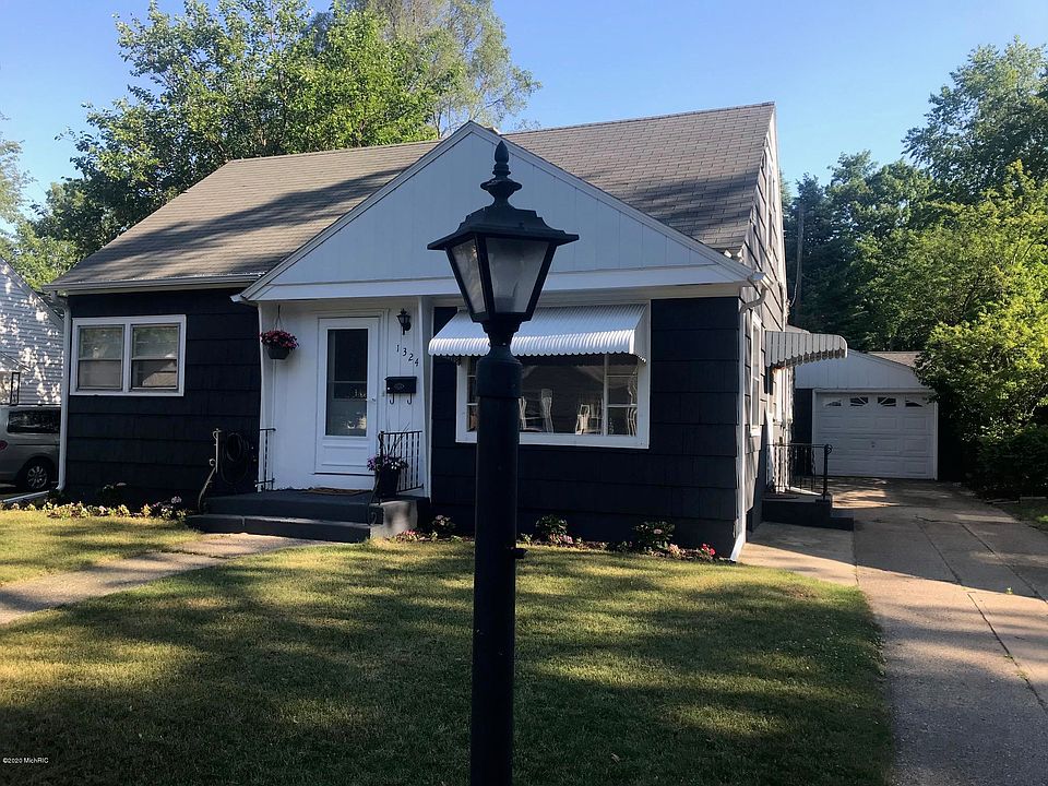 2nd image of 1324 Winchester Dr