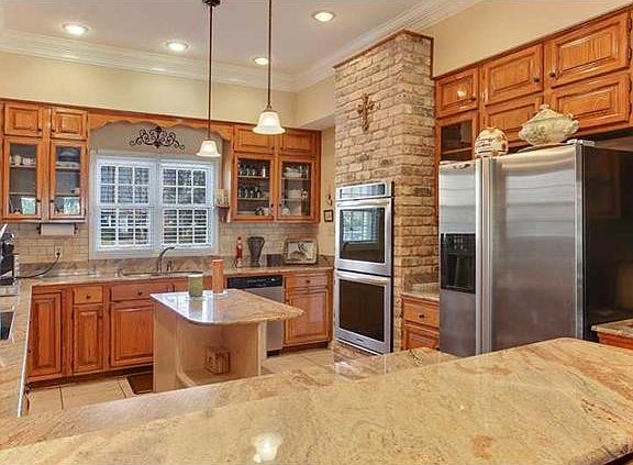 3rd image of 223 Evangeline Dr