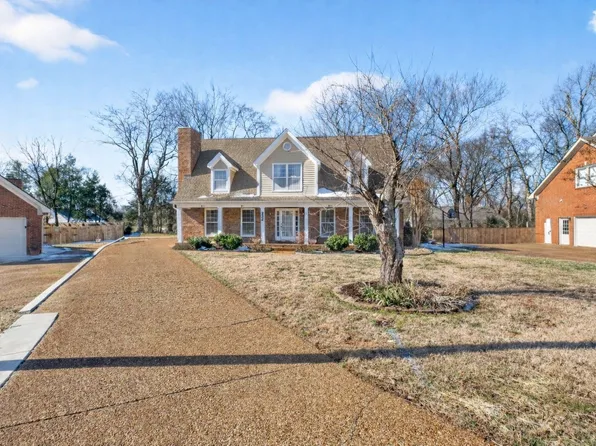 232 Pebble Glen Dr, Franklin, TN 37064