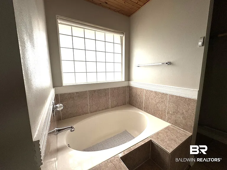 9964 Hollowbrook Ave — Photo 25