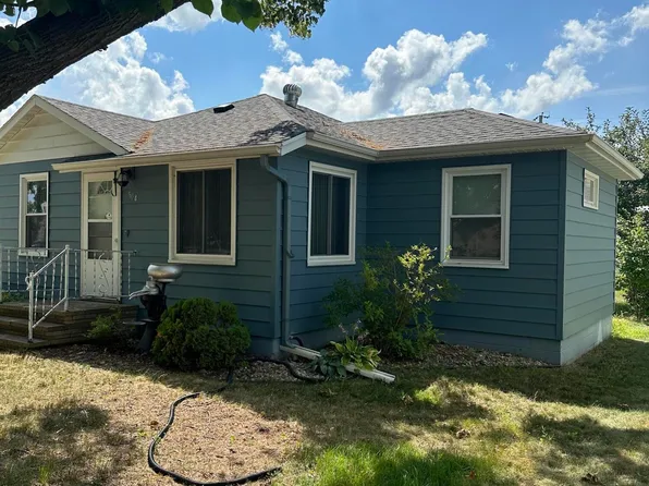 504 5th St W, Clear Lake, SD 57226