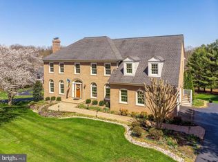 911 Winstead St, Great Falls, VA 22066