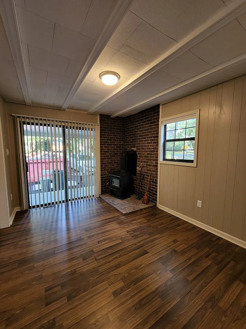 Black Mountain Rental — Photo 3