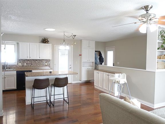 3rd image of 3307 S 11th Ave