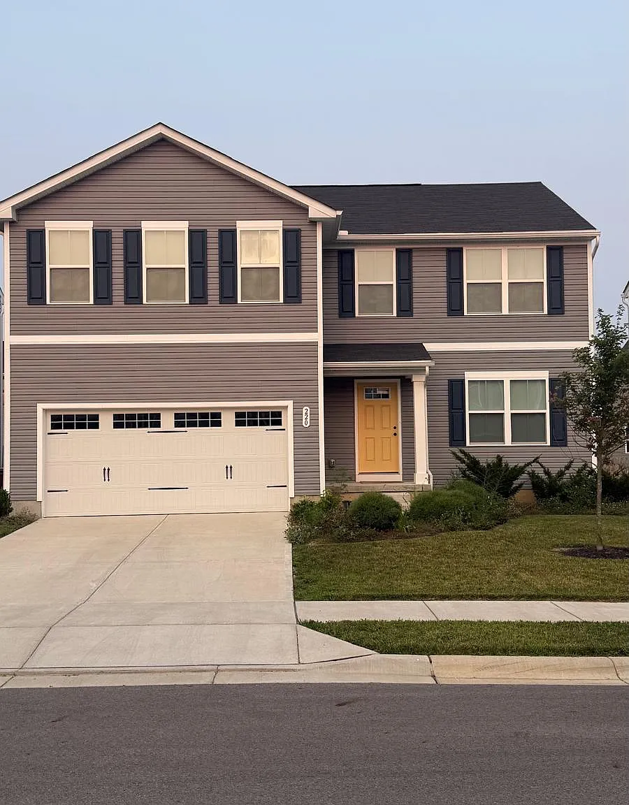 4 bed, 3.5 bath, 2800 sqft, $2,600 — Photo 1