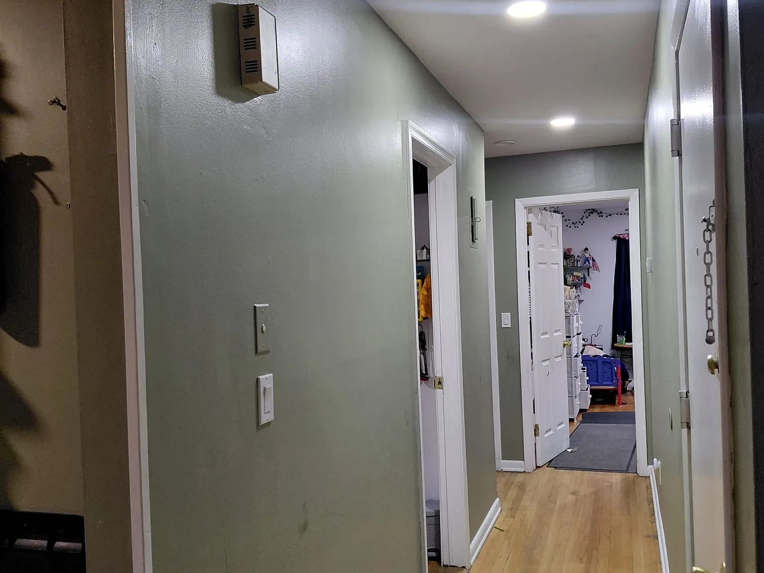 3 bed, 1200 sqft, $2,700 — Photo 2