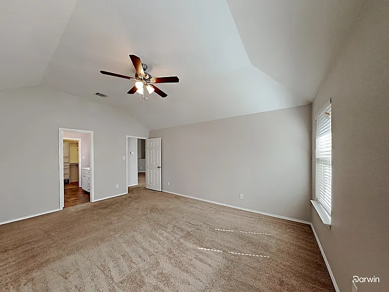 632 Hutchins Dr — Photo 6