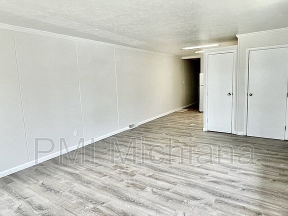2nd image of 1933 Greenock St