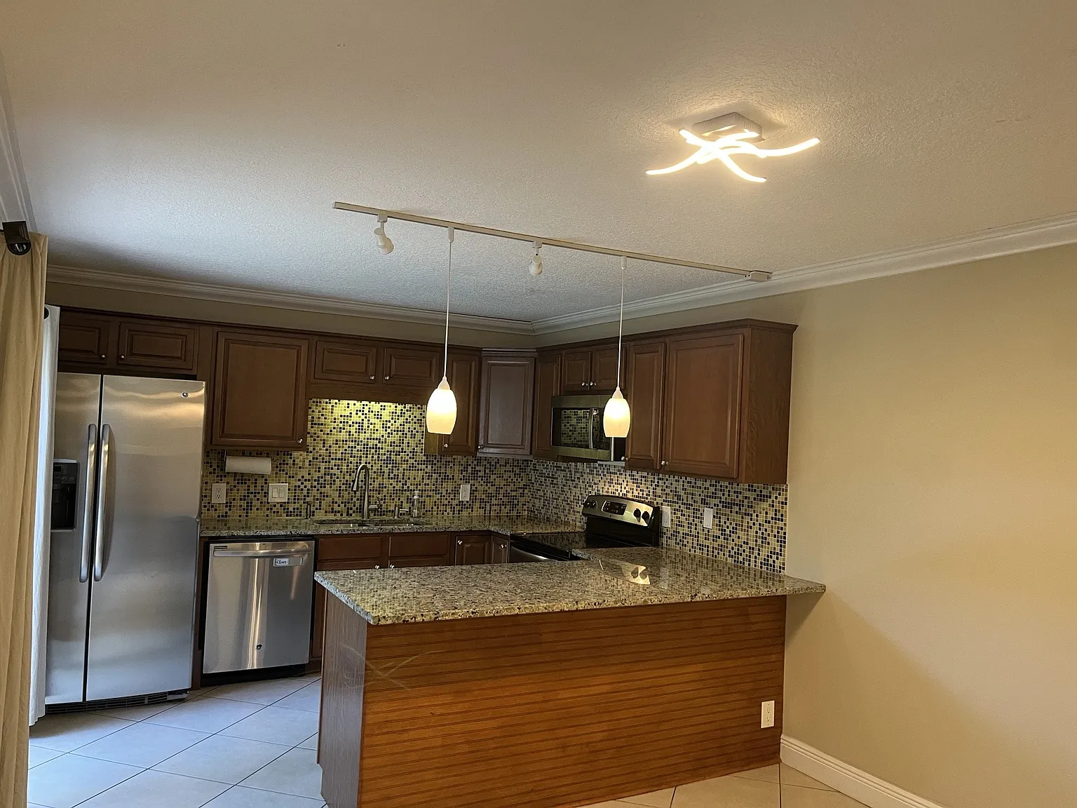 2 bed, 1200 sqft, $2,650 — Photo 3