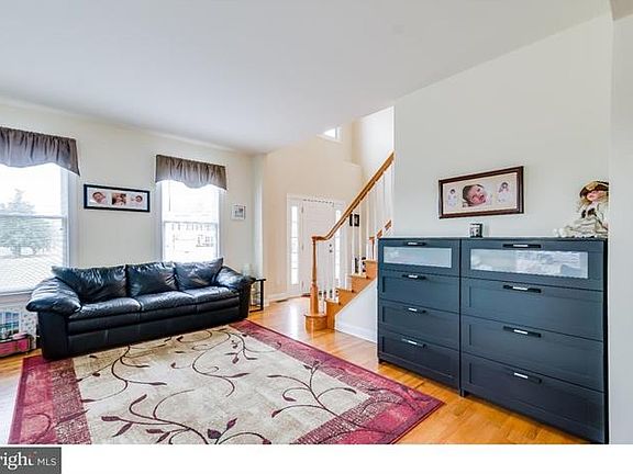 5th image of 1600 Perkins Ln