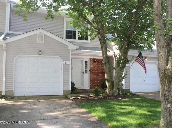 32 Redwood Dr, Eatontown, NJ 07724