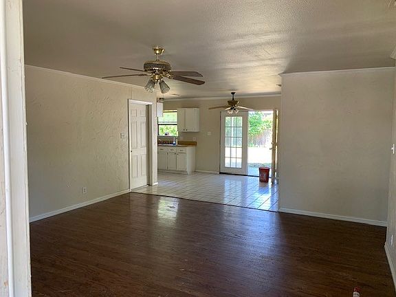 2nd image of 812 Meadowdale Dr