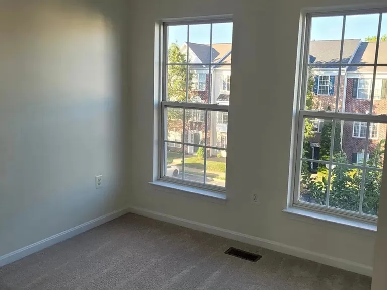 Emerson Dr — Photo 9