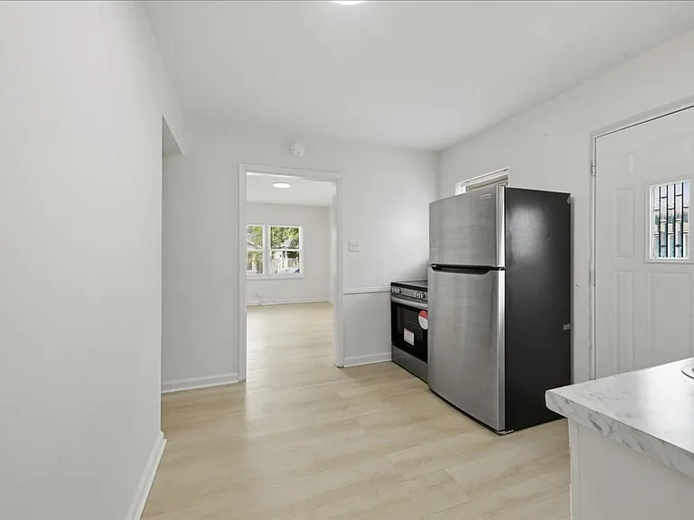 1509 - 1511 N Chester Avenue — Photo 14
