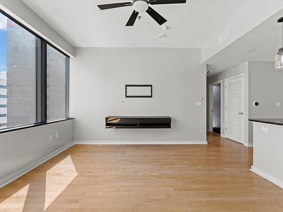 3rd image of 1200 Main St APT 1612