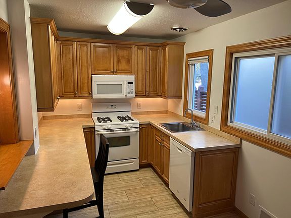 3rd image of 3121 Fremont Ave S APT 1