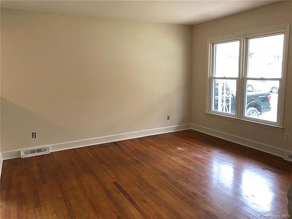 5th image of 2831 Flintridge Dr