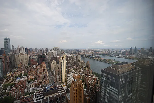 Rented by Luxury Habitat | media 34