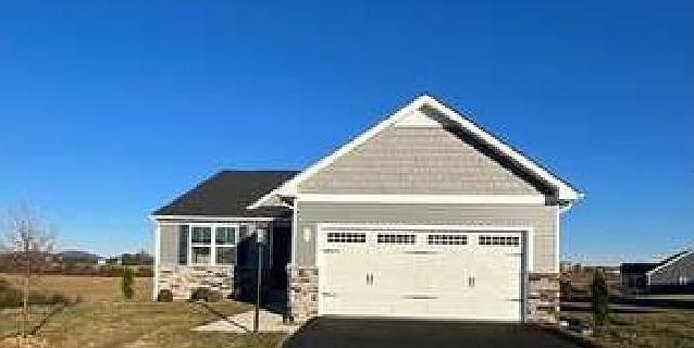 1st image of 17 Montvue Dr