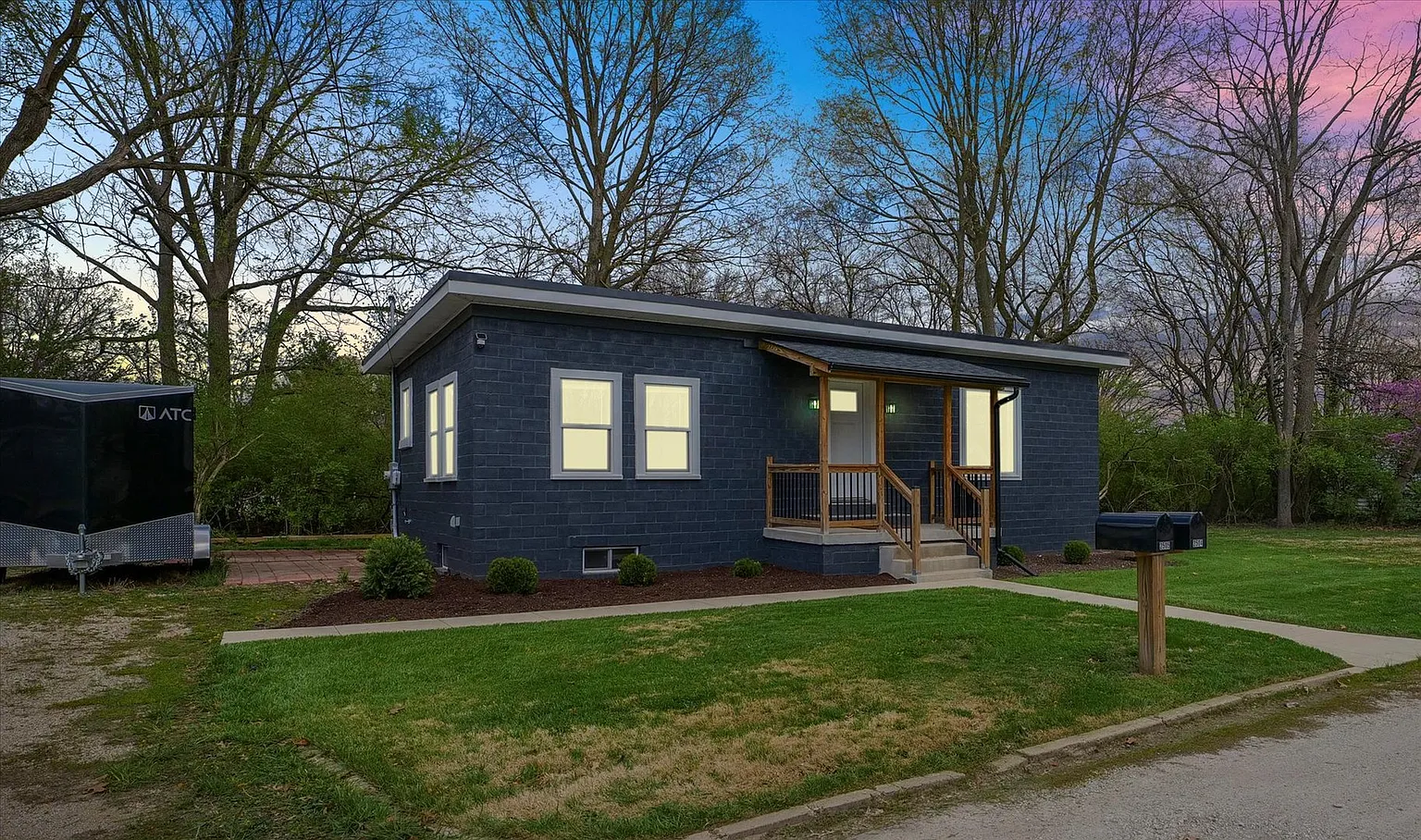 2504 W Daniel St photo 1