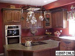 4th image of 220 Maple Creek Dr