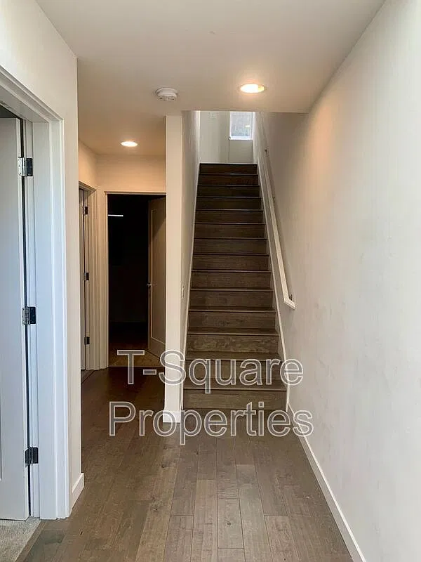 3 bed, 2.0 bath, 1675 sqft, $4,600 — Photo 2