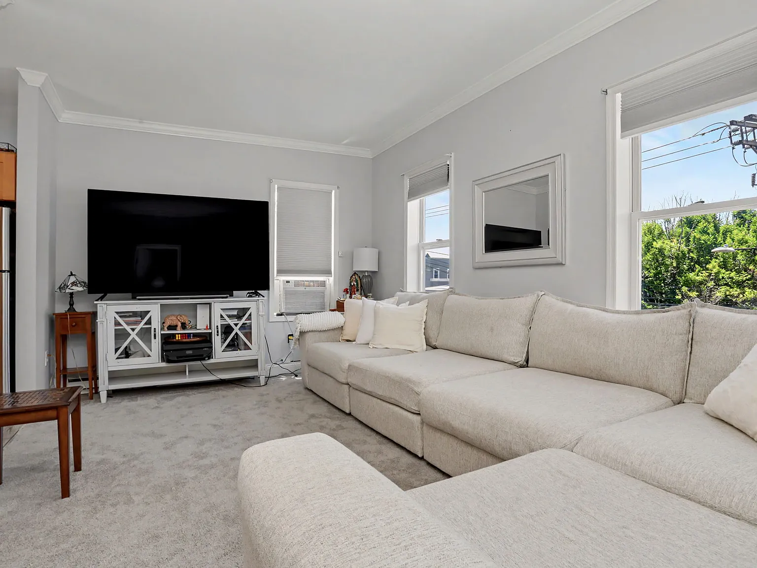 3 bed, 900 sqft, $3,200 — Photo 2