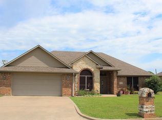 310 W McAfee Dr, Mabank, TX 75147