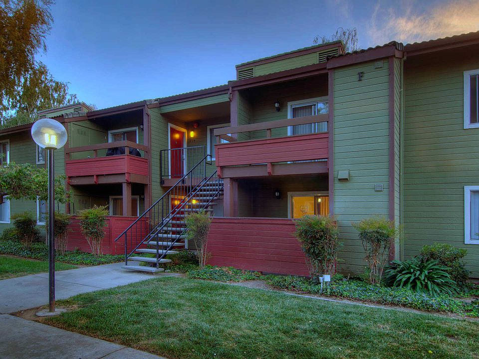 Woodleaf Apartments Building
