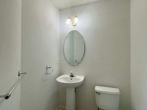 3rd image of 537 Macintosh Cir