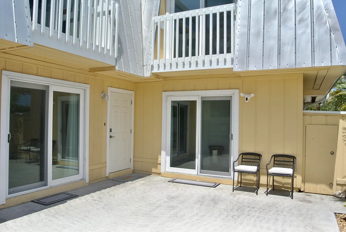 Building Photo - 141 E Riverside Dr #9B