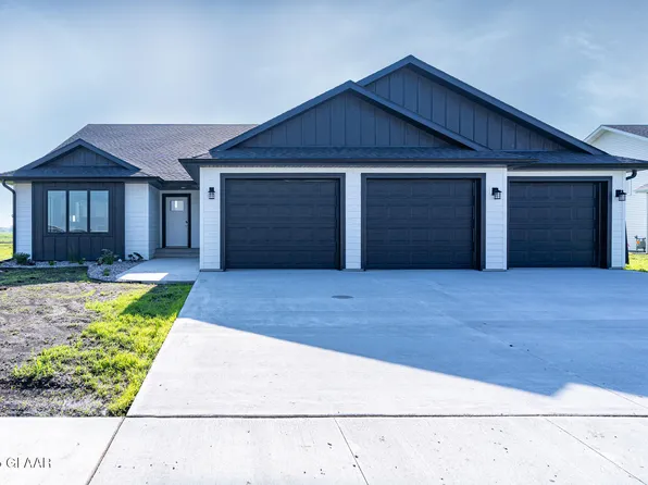 6329 Yukon Ln, Grand Forks, ND 58201