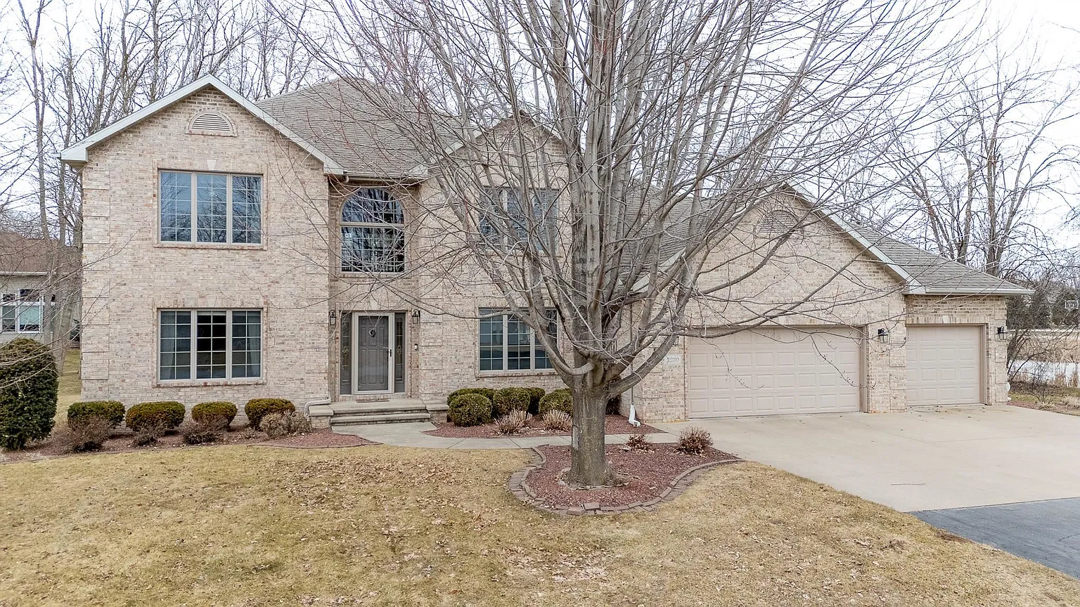2230 E Elmview Dr photo 1