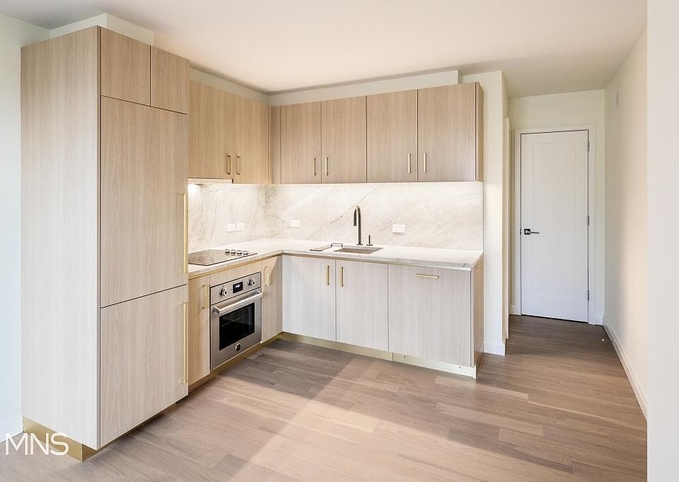 1st image of 250 W 19th St APT 15B