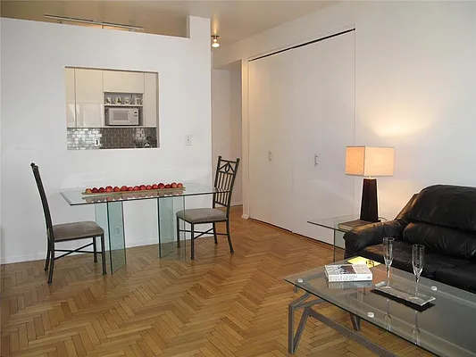Sold by R New York | media 3