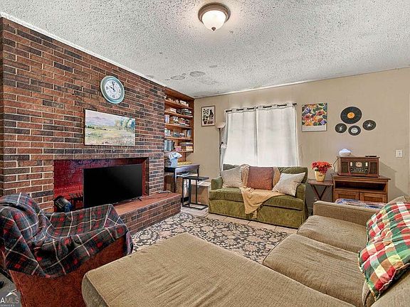 5th image of 801 Oak Bluff Rd