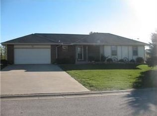 15399 Meadows St, Basehor, KS 66007