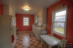4th image of 416 W Brown St