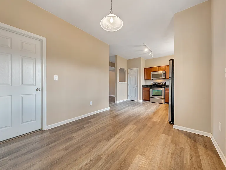 2329 Jenny Ln — Photo 6