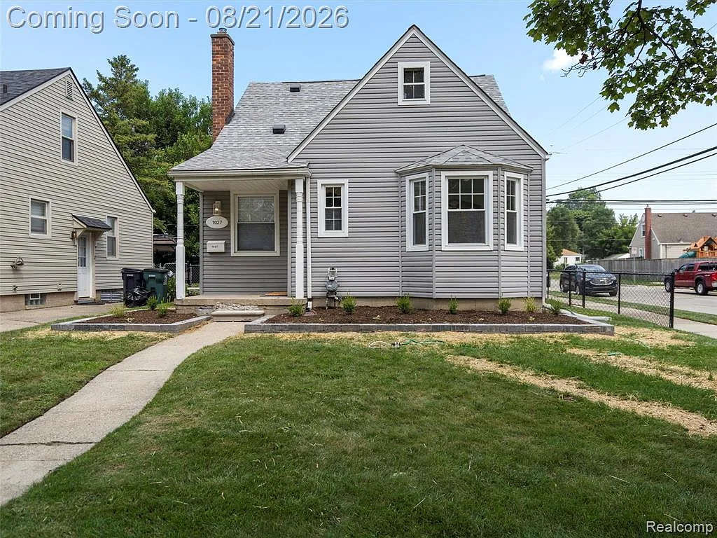 3 bed, 2.0 bath, 1812 sqft, $4,250 — Photo 2