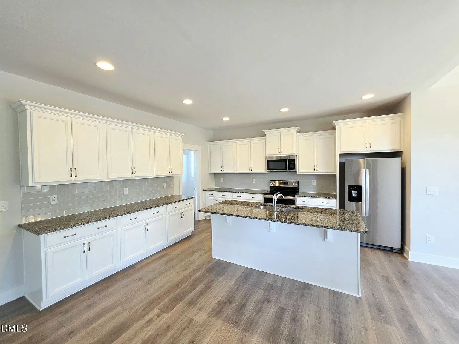4 bed, 3.5 bath, 2951 sqft, $3,095 — Photo 3