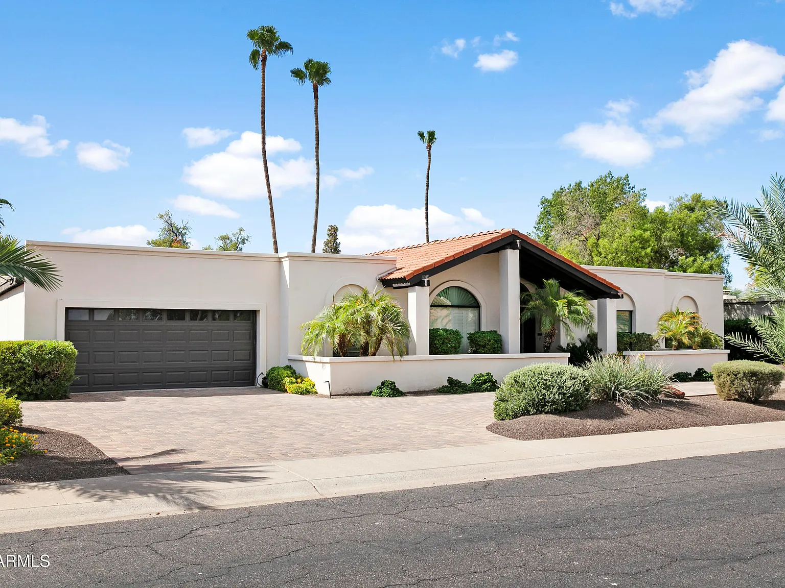 4 bed, 2.5 bath, 2519 sqft, $5,000 — Photo 3