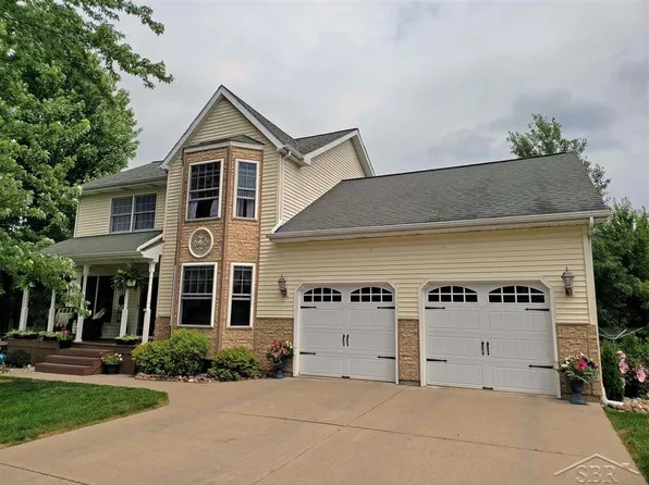 516 Samual St, Chesaning, MI 48616