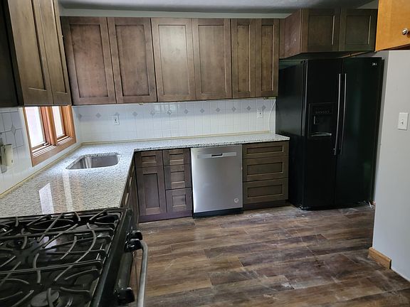 2nd image of 5901 Meadowbrook Ln