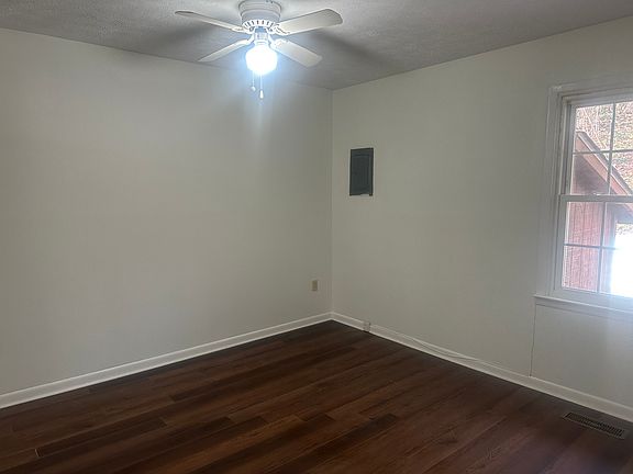 4th image of 121 Kent St APT 2