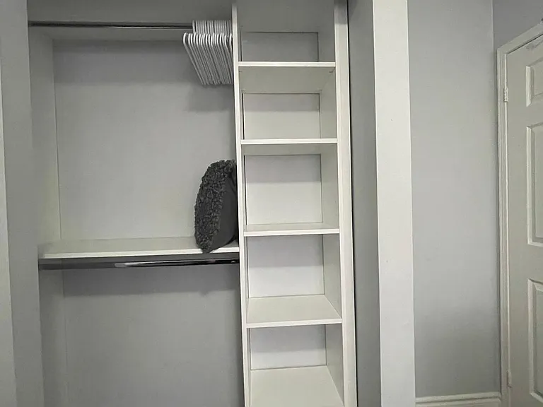 54 Carrie Cres #ROOM — Photo 3