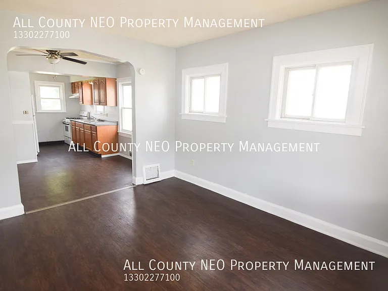 1241 Bedford Ave SW — Photo 2