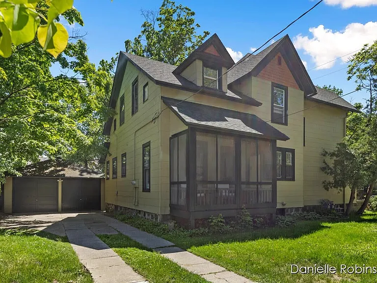 40 Union Ave NE #1 — Photo 2