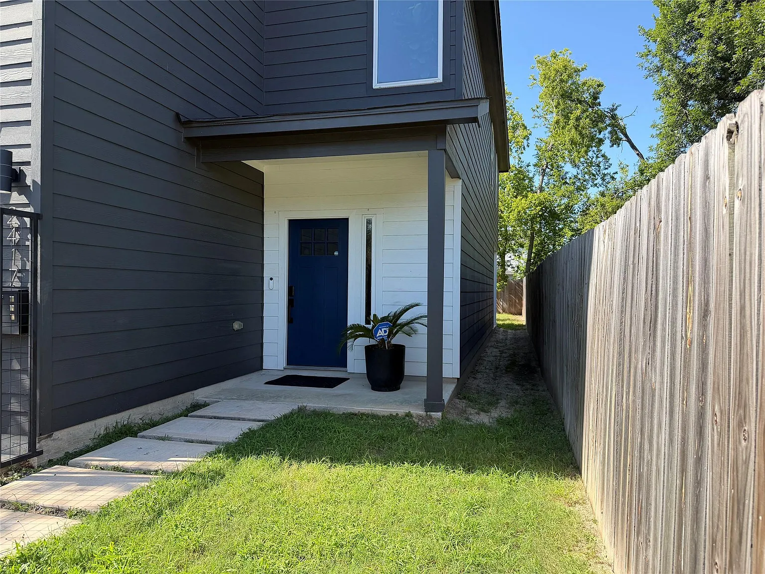3 bed, 2.5 bath, 1720 sqft, $2,750 — Photo 3